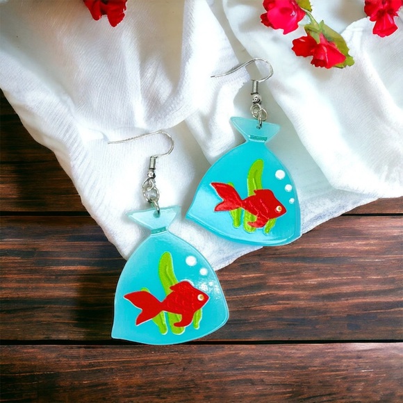 Hooked on Fun: Adorable Goldfish Dangle Earrings for a Splash of Whimsy! NWT - Picture 4 of 4